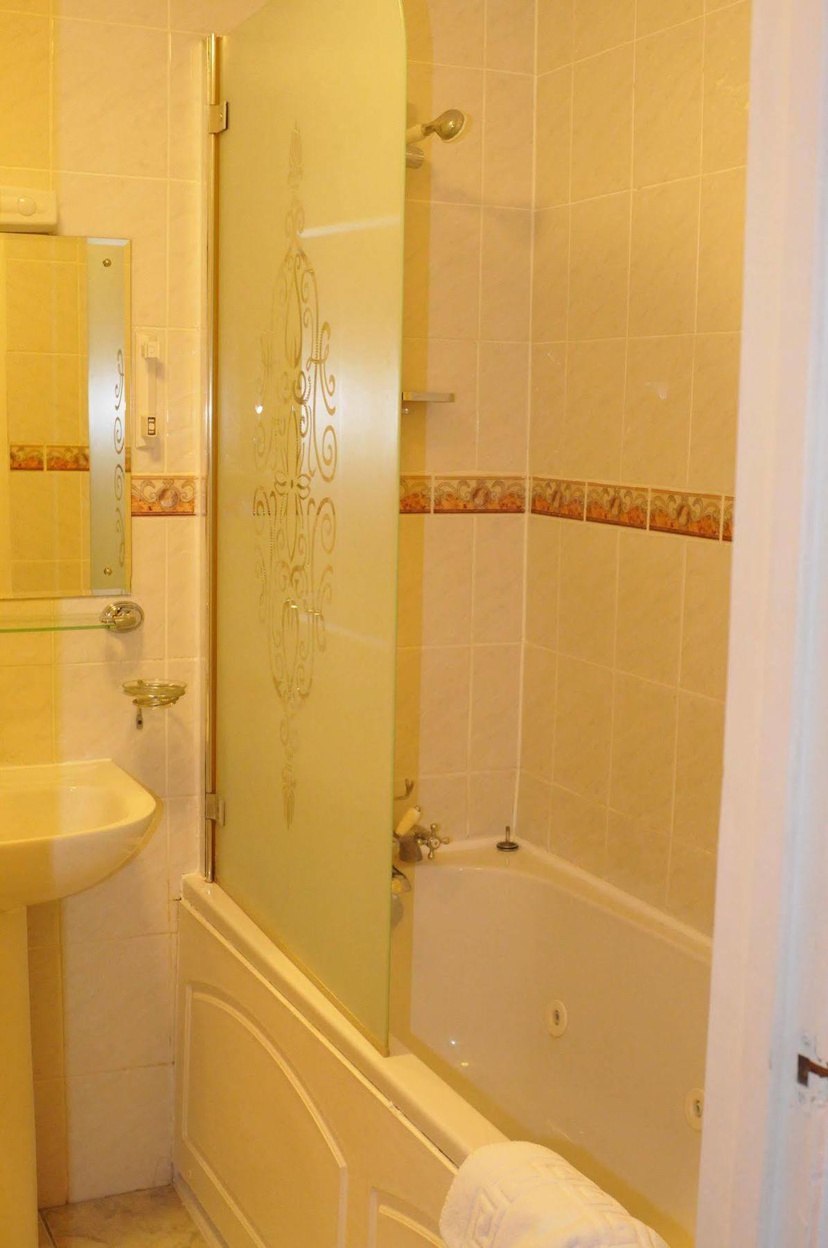 Oyo Ridgeway Hotel Chingford Ngoại thất bức ảnh