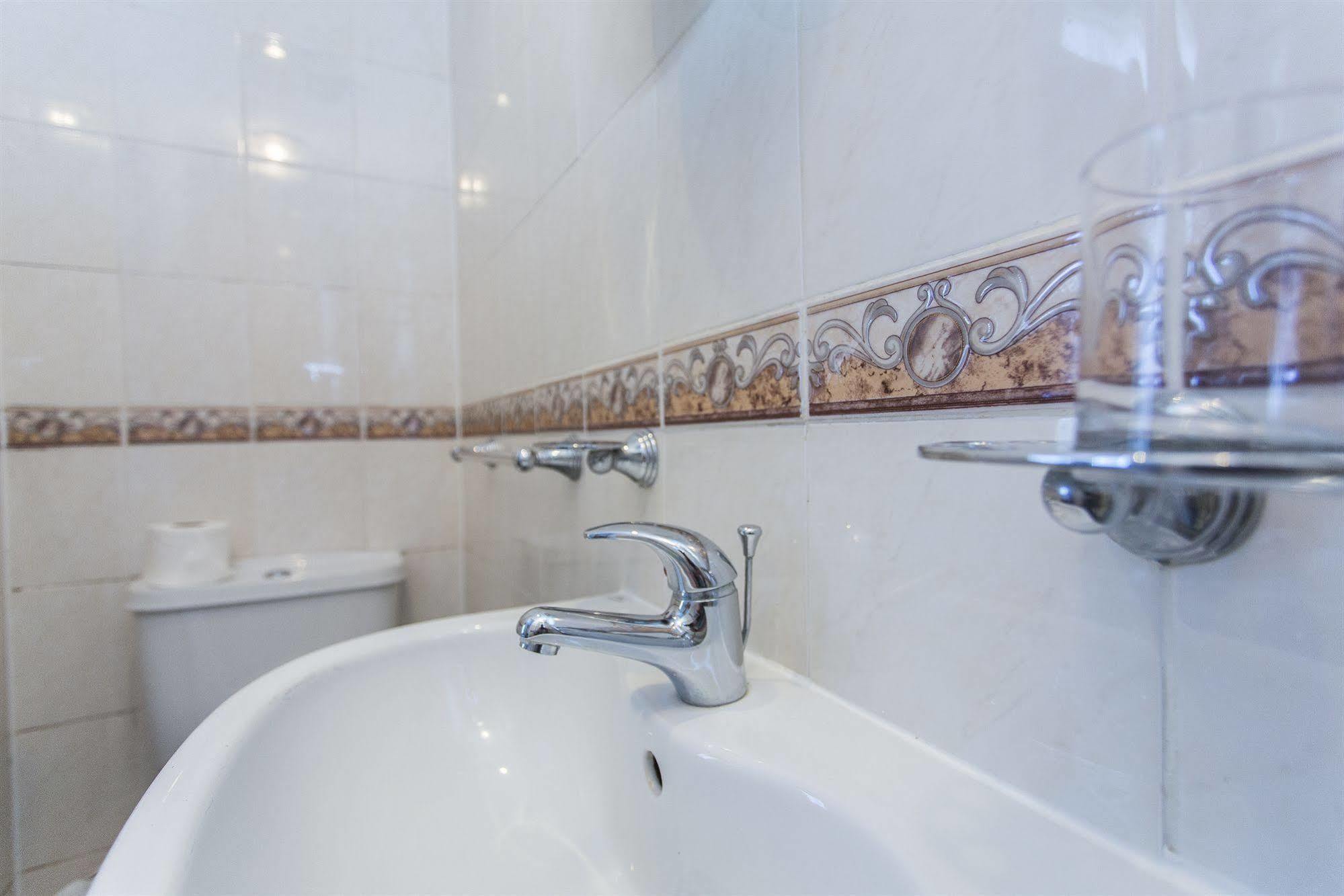 Oyo Ridgeway Hotel Chingford Ngoại thất bức ảnh